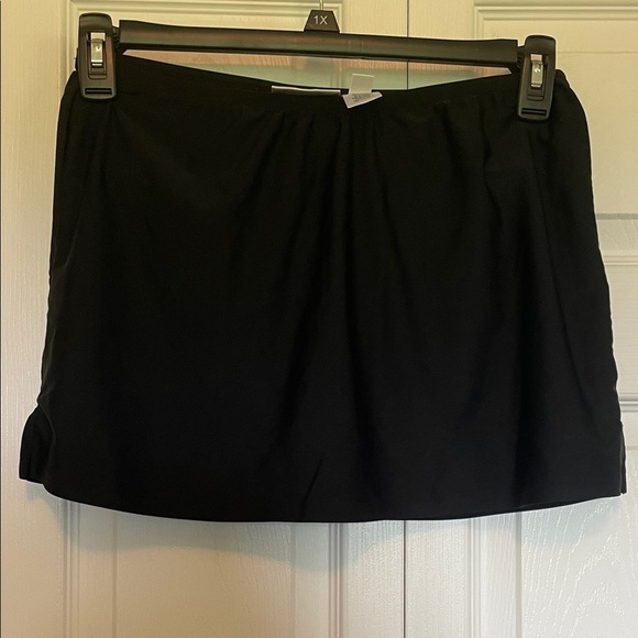 croft & barrow Other - Women’s Croft & Barrow sz 10 black swim skirt over bikini bottom 15% spandex